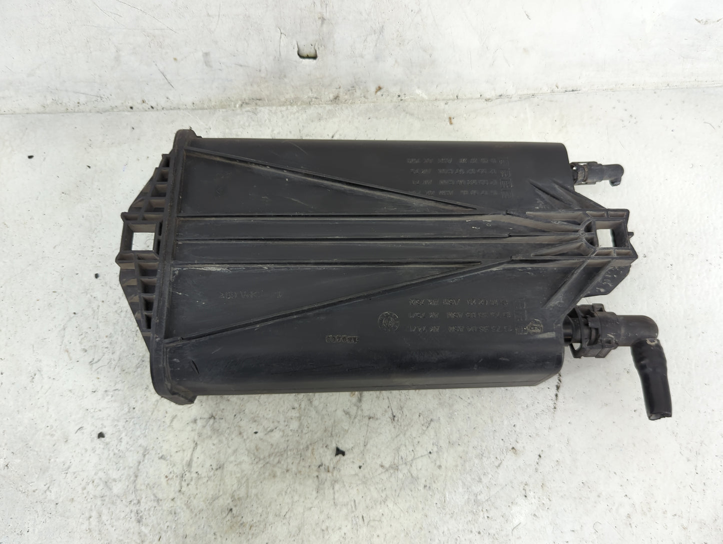 2003 Chevrolet Tahoe Fuel Vapor Charcoal Canister - Oemusedautoparts1.com