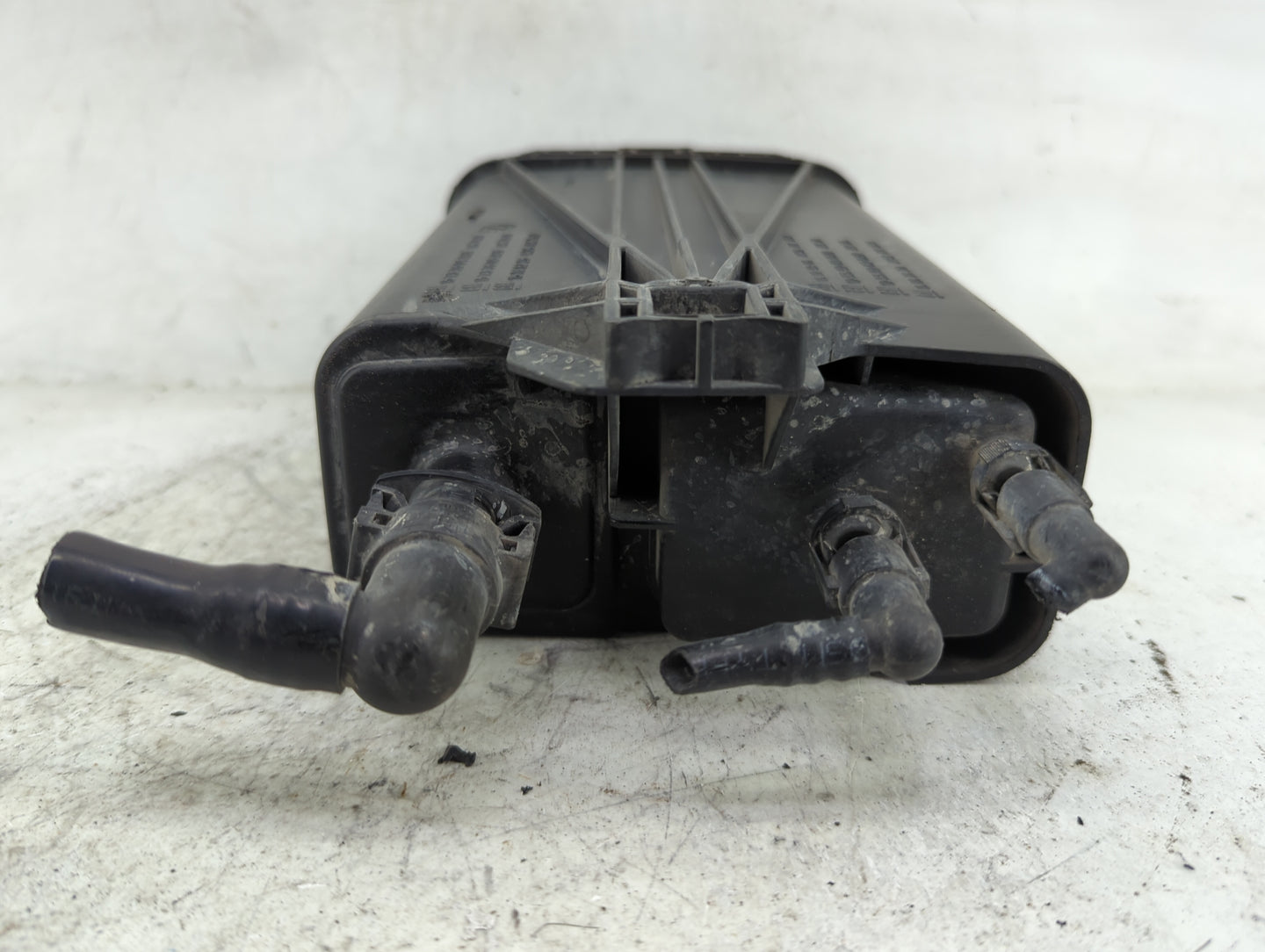 2003 Chevrolet Tahoe Fuel Vapor Charcoal Canister - Oemusedautoparts1.com