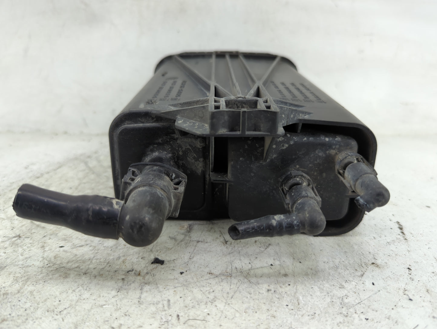 2003 Chevrolet Tahoe Fuel Vapor Charcoal Canister - Oemusedautoparts1.com