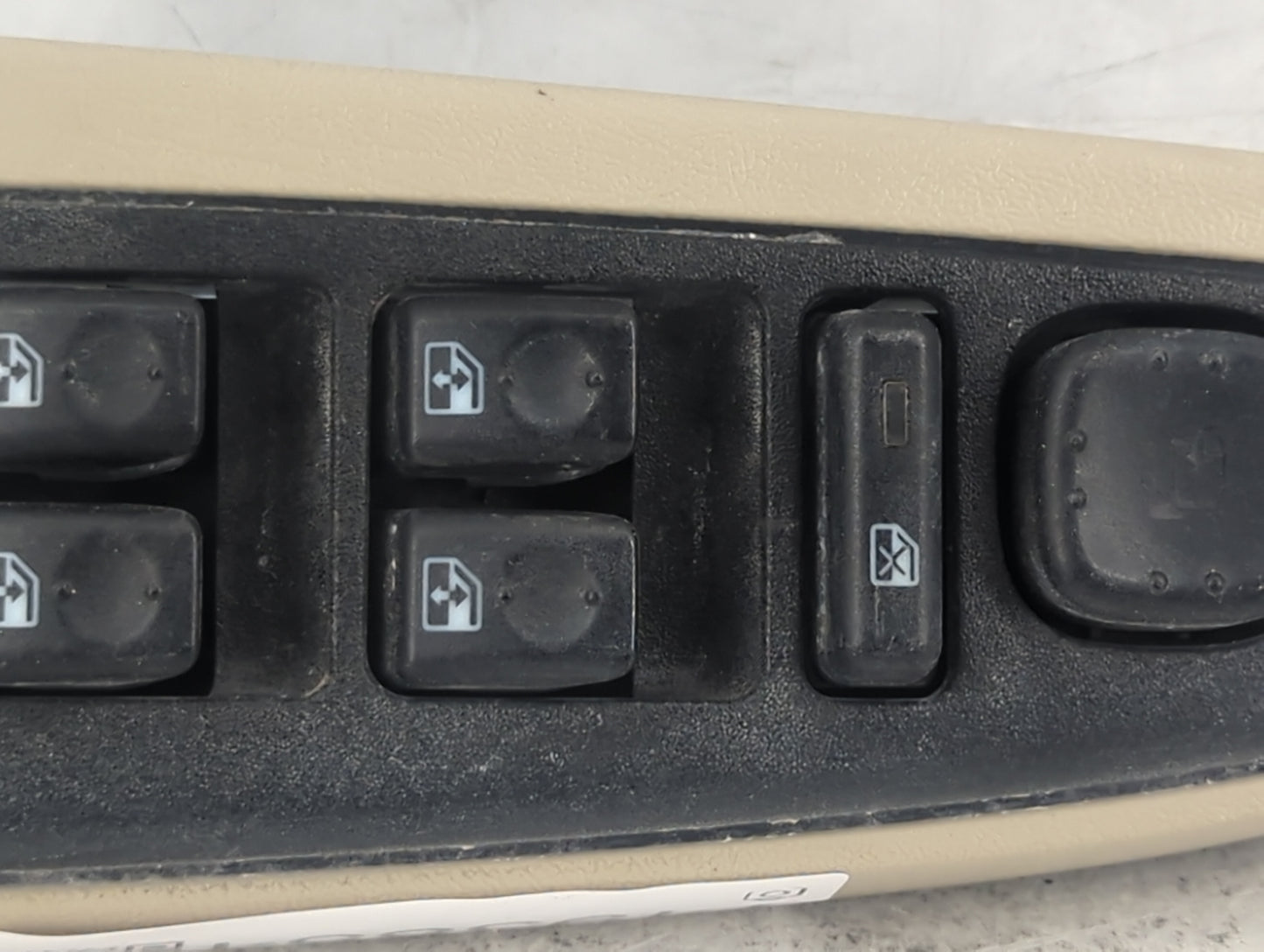 2003-2006 Chevrolet Tahoe Master Power Window Switch Replacement Driver Side Left P/N:15186208 Fits Fits 2003 2004 2005 2006
