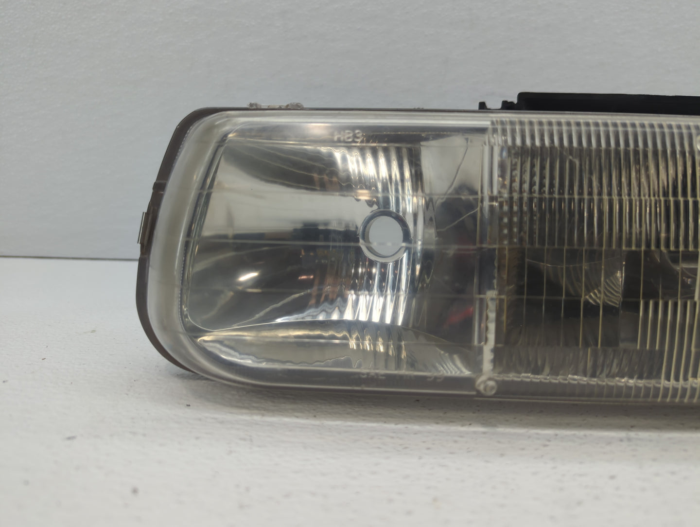 2003 Chevrolet Tahoe Tail Light Assembly Driver Left OEM P/N:F1EB-13404-GH F1EB-13404-GJ Fits Fits 2015 2016 2017 2018 OEM U