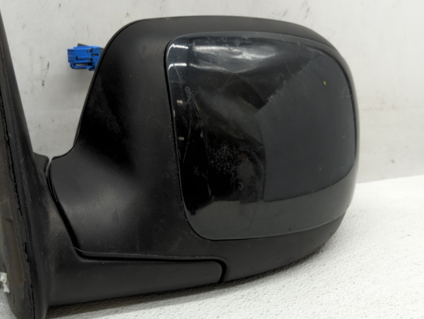 2003-2004 Chevrolet Tahoe Driver Side View Mirror - Left Door Mirror OEM Used - Oemusedautoparts1.com