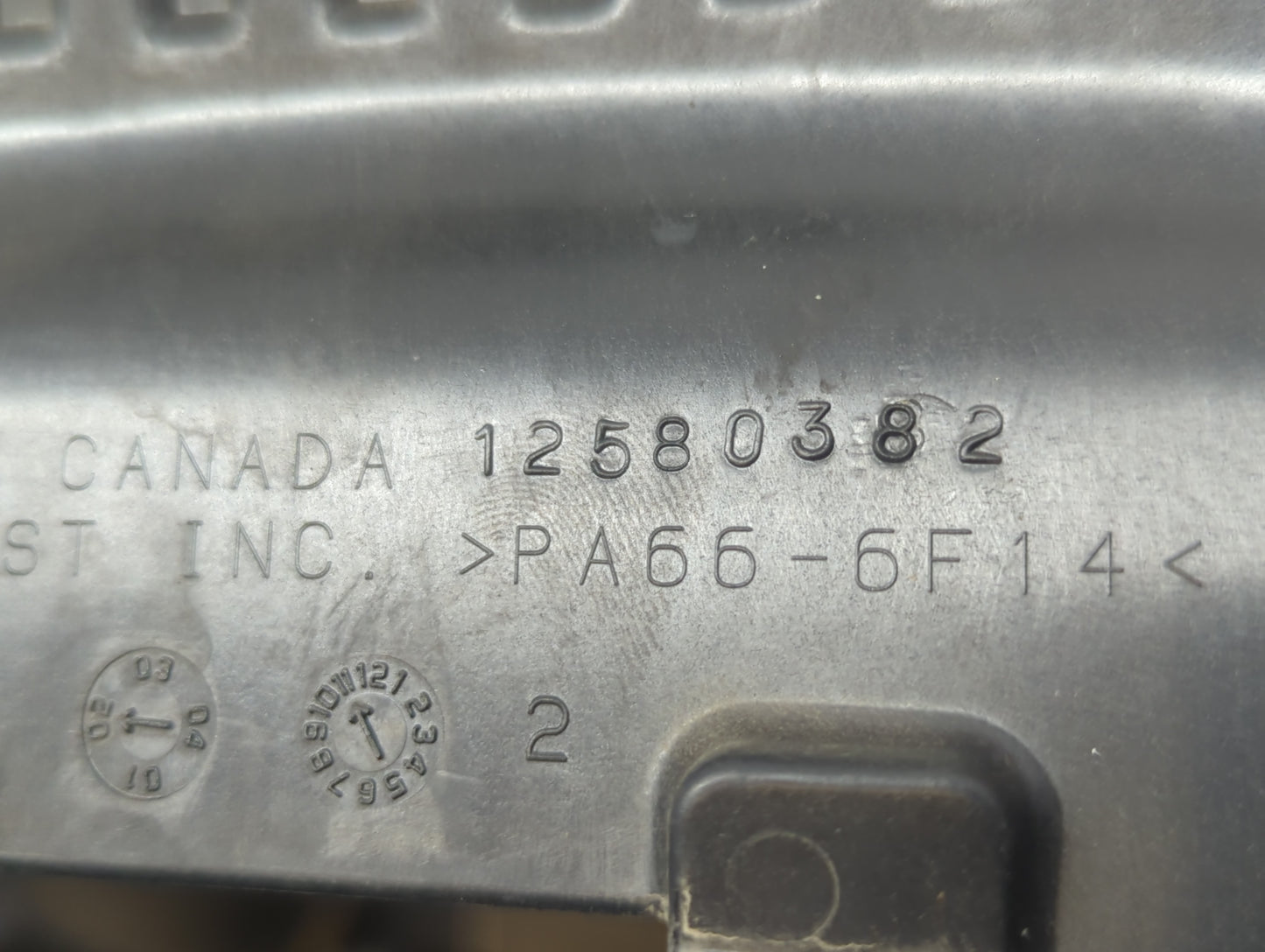 2003 Chevrolet Tahoe Engine Cover - Oemusedautoparts1.com