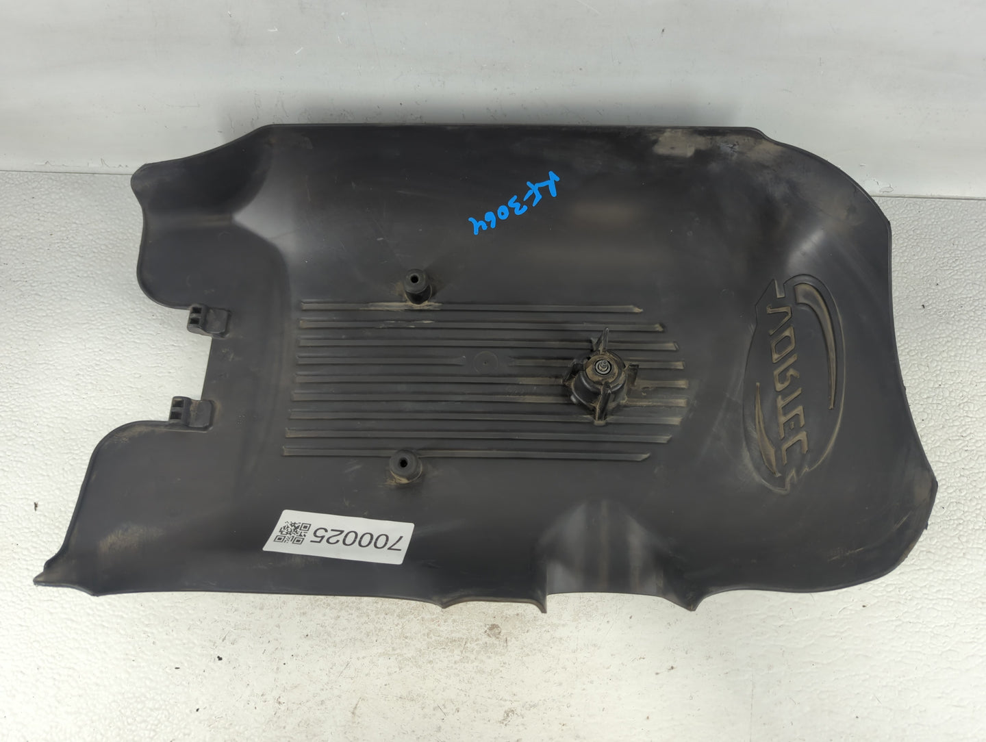 2003 Chevrolet Tahoe Engine Cover - Oemusedautoparts1.com