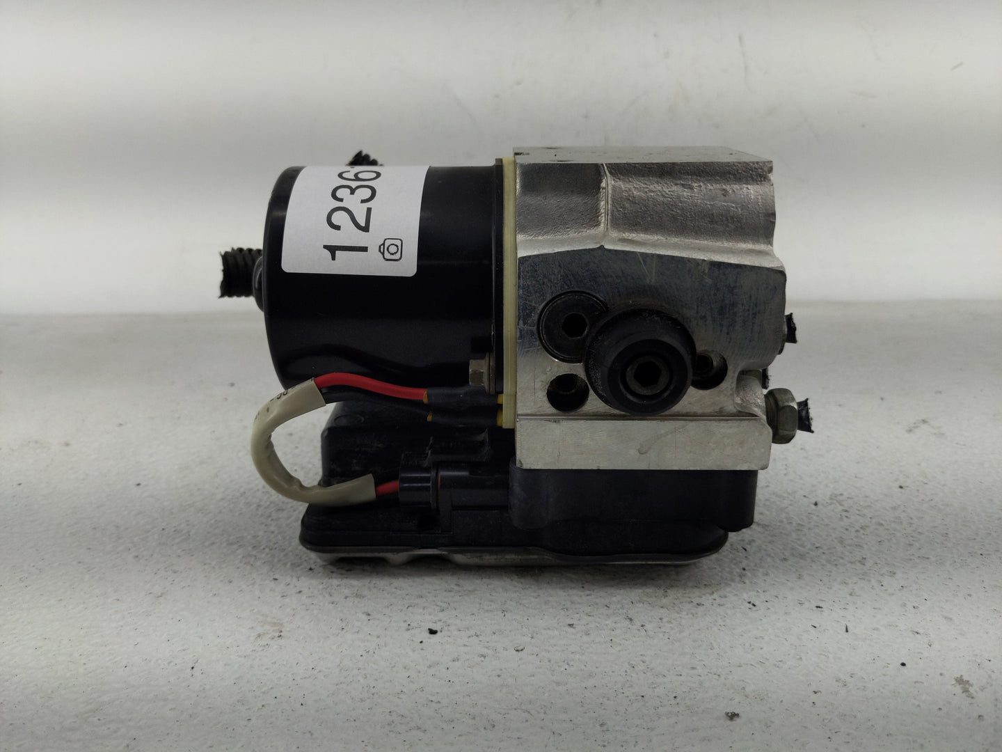 2002-2003 Chevrolet Trailblazer ABS Pump Control Module Replacement P/N:13354735 Fits Fits 2002 2003 OEM Used Auto Parts - O