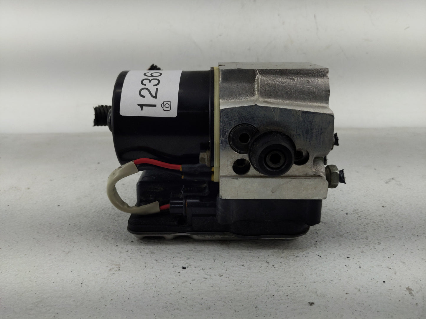2002-2003 Chevrolet Trailblazer ABS Pump Control Module Replacement P/N:13354735 Fits Fits 2002 2003 OEM Used Auto Parts - O