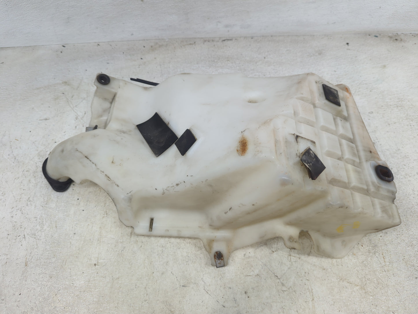 2002 Chevrolet Trailblazer Windshield Washer Fluid Reservoir Bottle Oem - Oemusedautoparts1.com