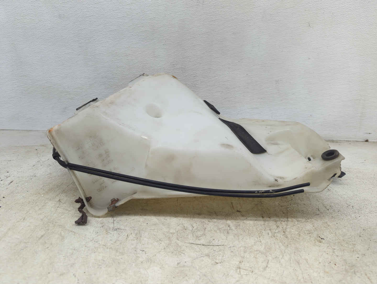 2002 Chevrolet Trailblazer Windshield Washer Fluid Reservoir Bottle Oem - Oemusedautoparts1.com