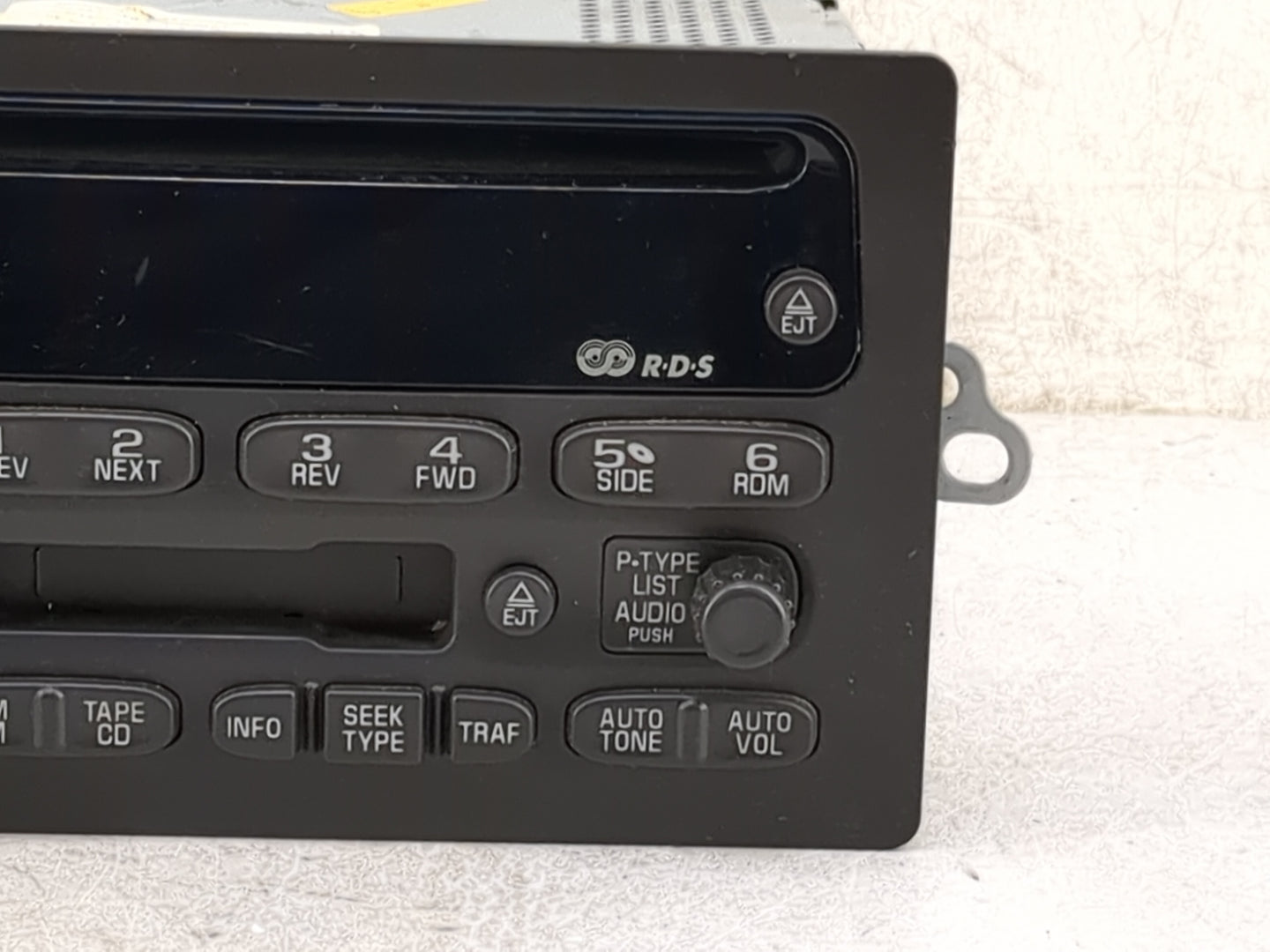 2002-2003 Chevrolet Trailblazer Radio AM FM Cd Player Receiver Replacement P/N:15169562 Fits Fits 2002 2003 OEM Used Auto Pa