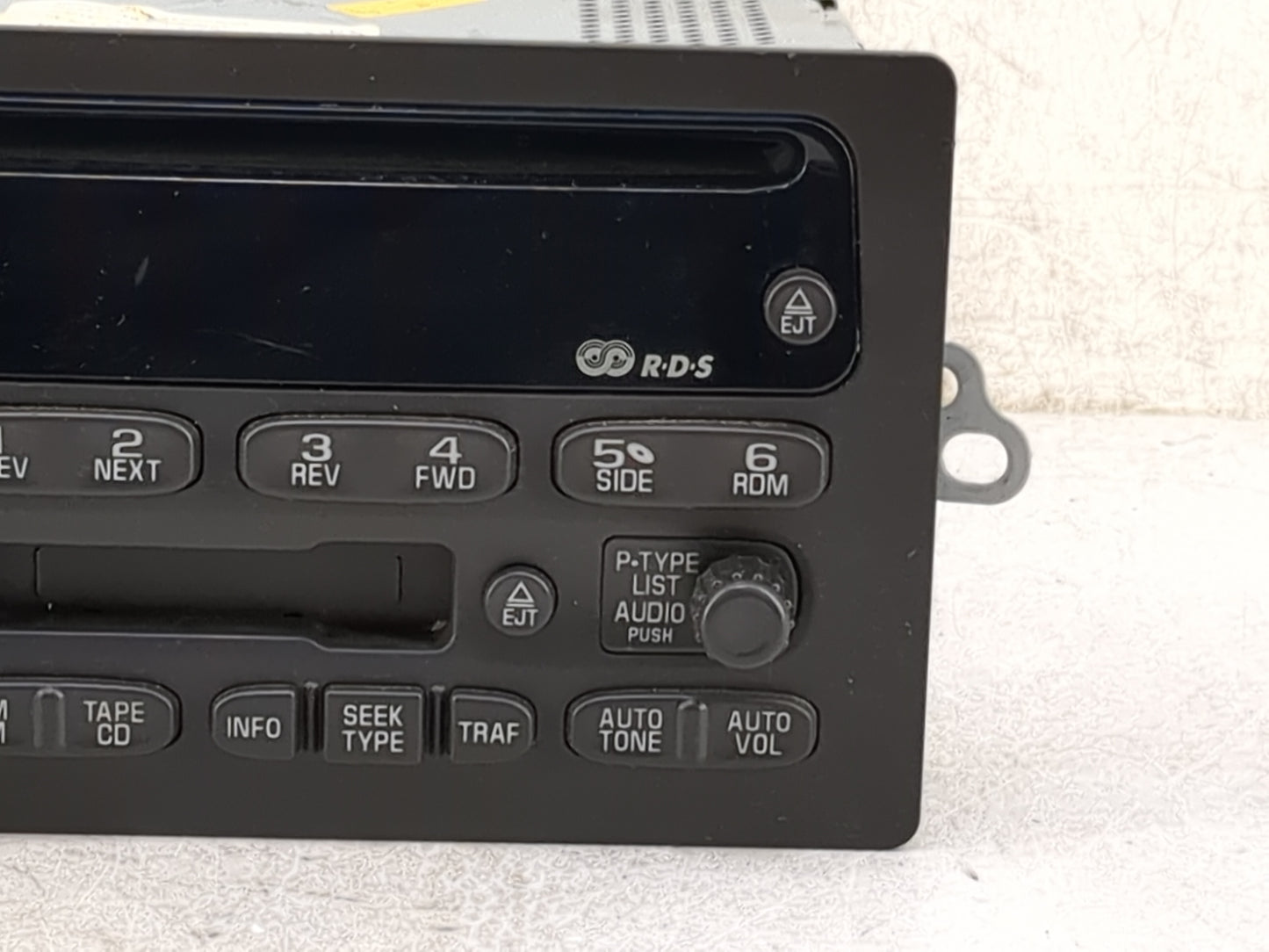 2002-2003 Chevrolet Trailblazer Radio AM FM Cd Player Receiver Replacement P/N:15169562 Fits Fits 2002 2003 OEM Used Auto Pa