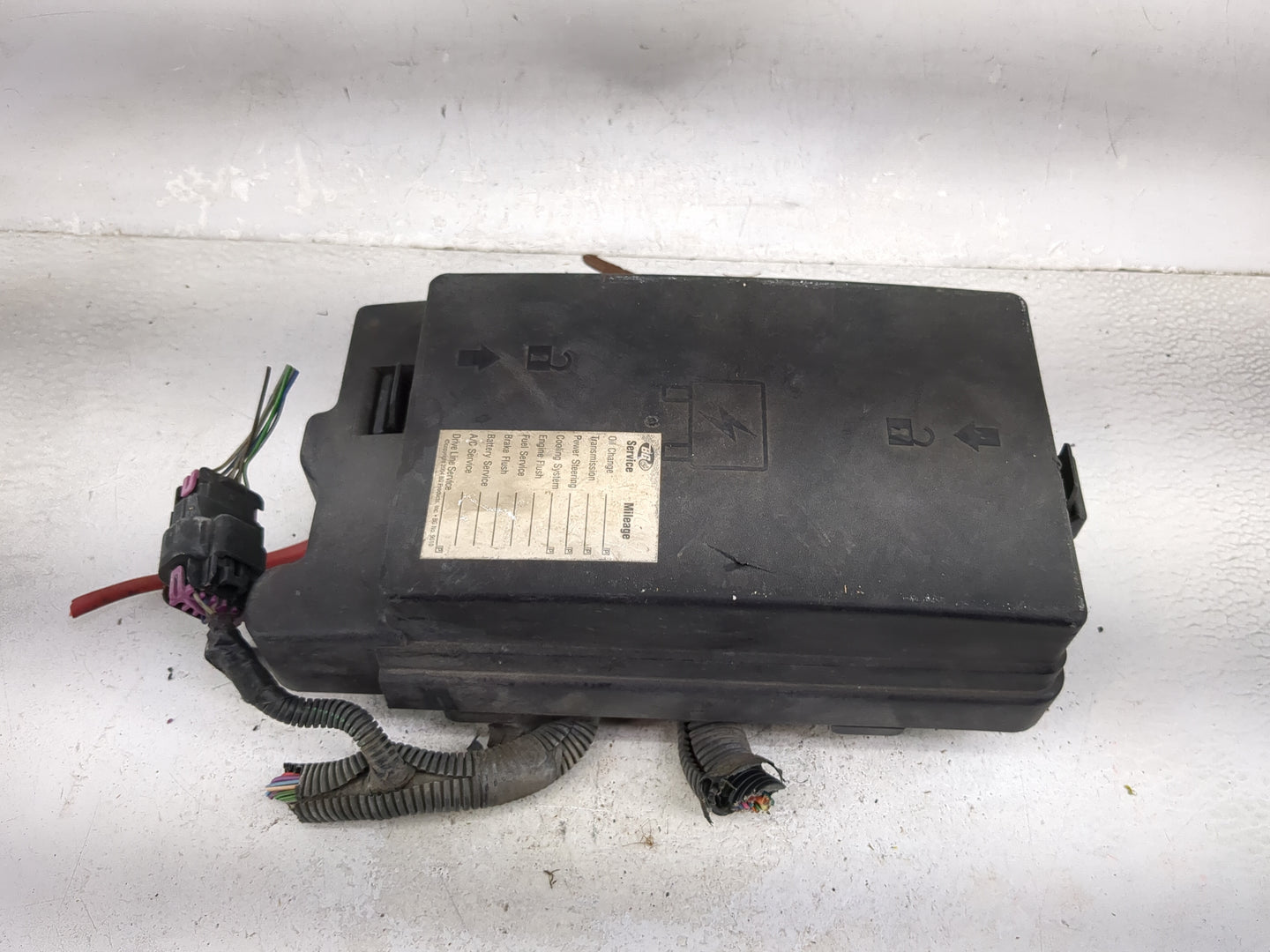2002-2003 Chevrolet Trailblazer Fusebox Fuse Box Panel Relay Module P/N:15428122 Fits Fits 2002 2003 OEM Used Auto Parts - O