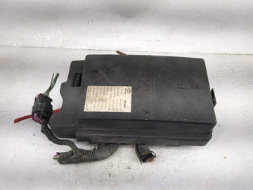 2002-2003 Chevrolet Trailblazer Fusebox Fuse Box Panel Relay Module P/N:15428122 Fits Fits 2002 2003 OEM Used Auto Parts - O