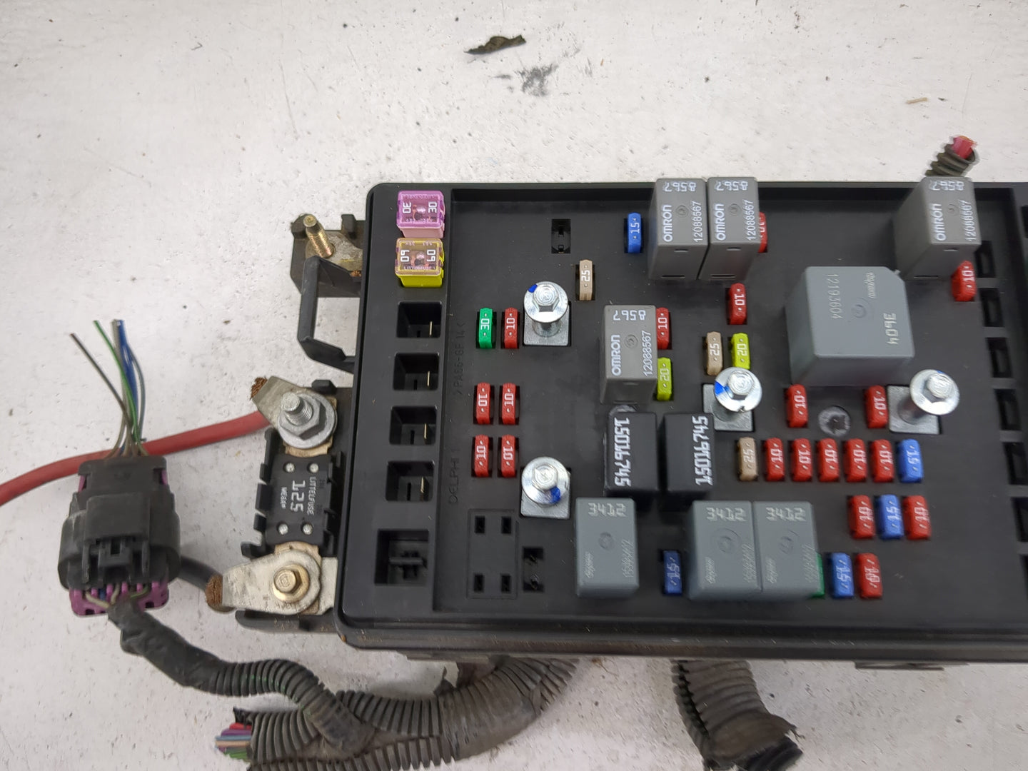 2002-2003 Chevrolet Trailblazer Fusebox Fuse Box Panel Relay Module P/N:15428122 Fits Fits 2002 2003 OEM Used Auto Parts - O