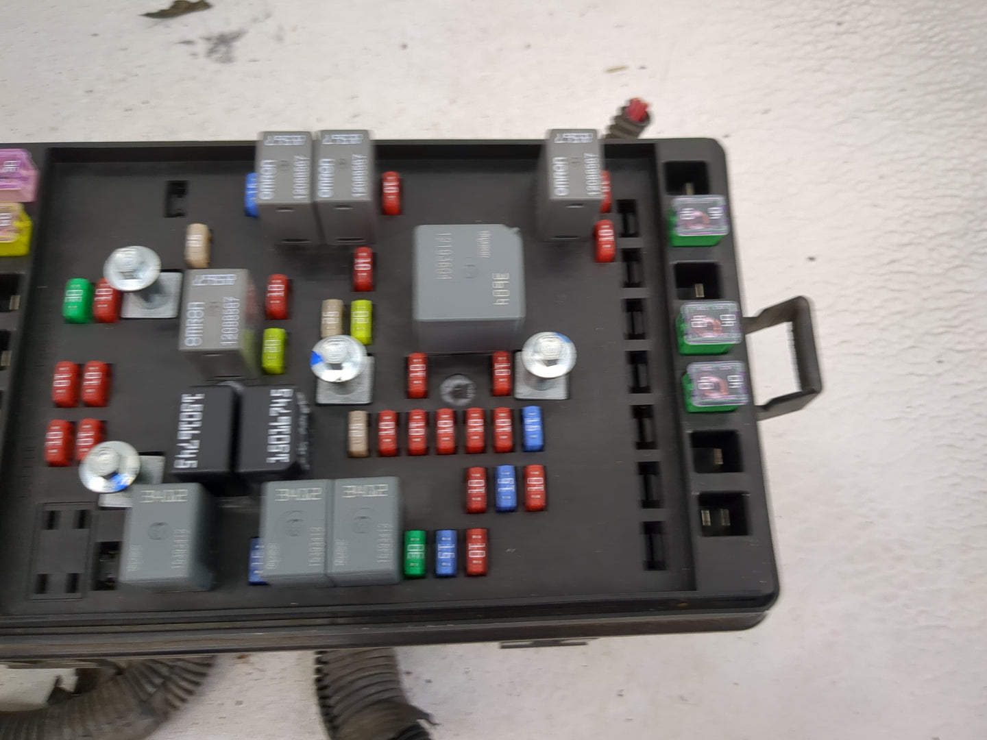 2002-2003 Chevrolet Trailblazer Fusebox Fuse Box Panel Relay Module P/N:15428122 Fits Fits 2002 2003 OEM Used Auto Parts - O