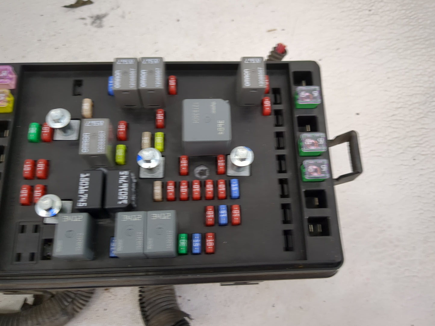 2002-2003 Chevrolet Trailblazer Fusebox Fuse Box Panel Relay Module P/N:15428122 Fits Fits 2002 2003 OEM Used Auto Parts - O