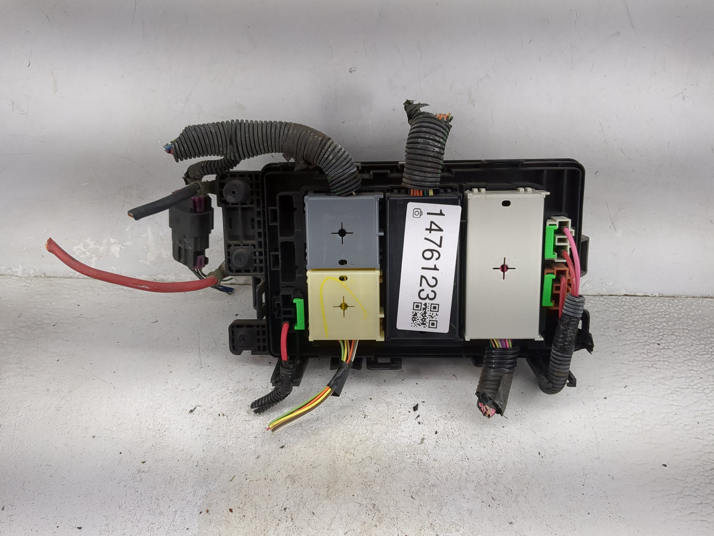 2002-2003 Chevrolet Trailblazer Fusebox Fuse Box Panel Relay Module P/N:15428122 Fits Fits 2002 2003 OEM Used Auto Parts - O
