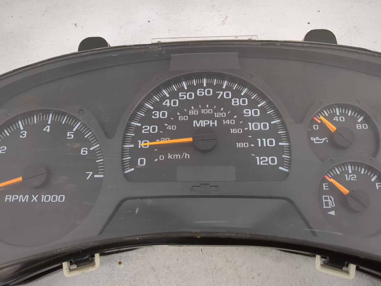2003-2004 Chevrolet Trailblazer Instrument Cluster Speedometer Gauges P/N:15115884 50H1FJF031930P9T Miles: Fits Fits 2003 20