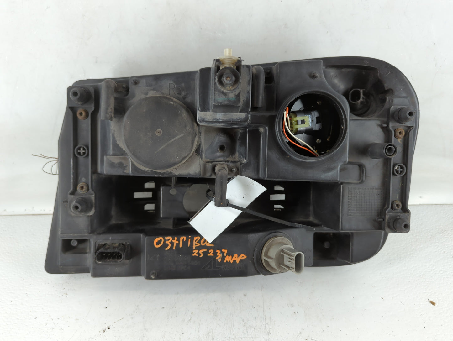 Chevrolet Trlblz Passenger Right Oem Head Light Headlight Lamp - Oemusedautoparts1.com