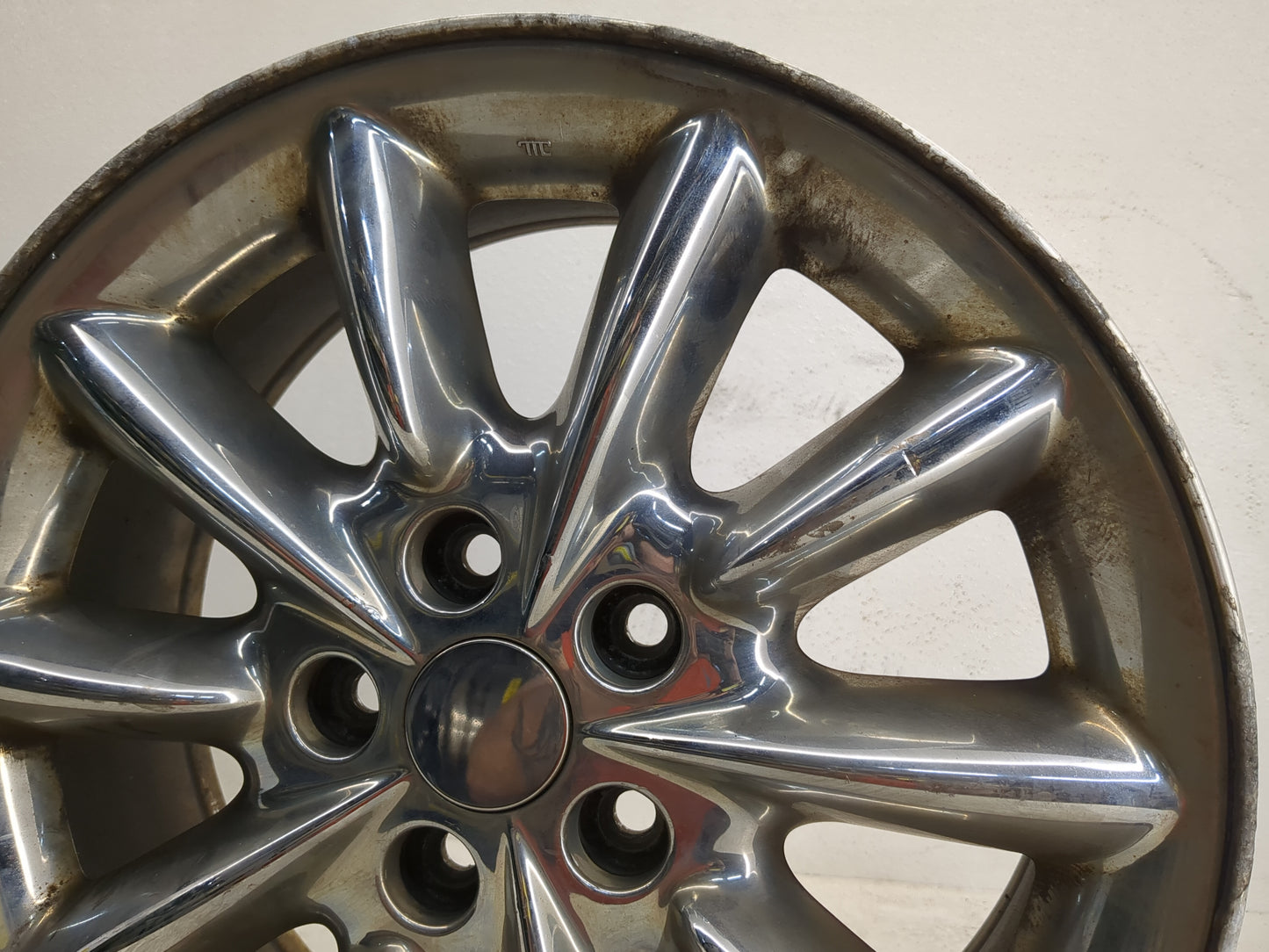 2003-2004 Chrysler 300m Oem Wheel Rim 1142759 - Oemusedautoparts1.com