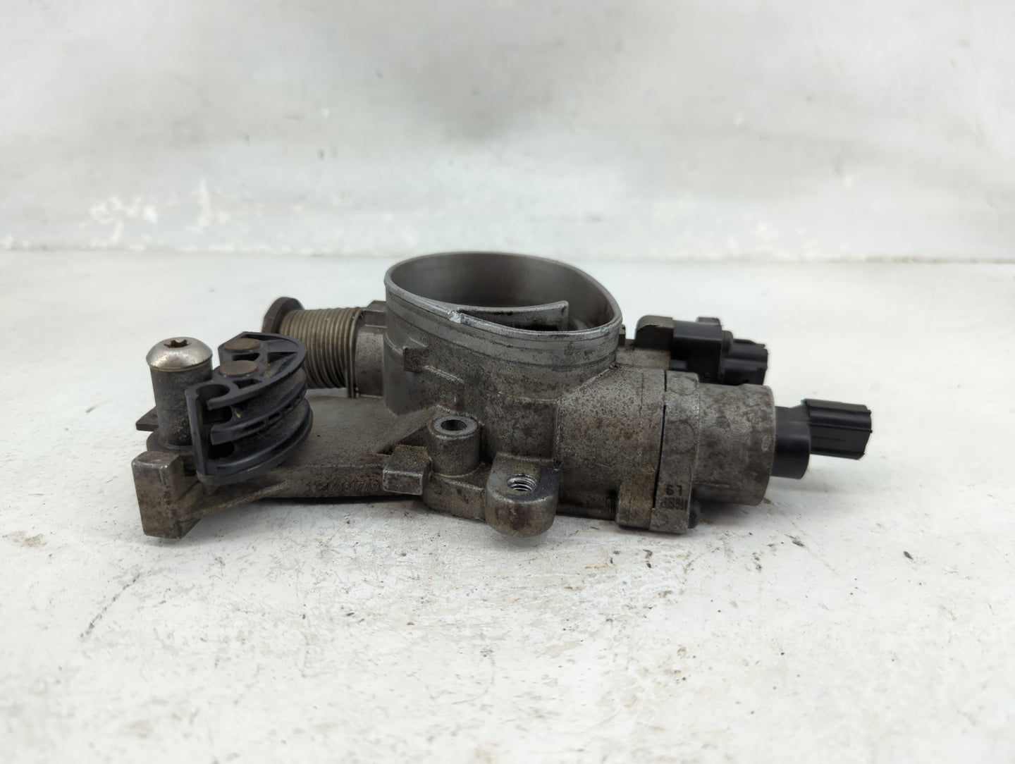 2003-2004 Chrysler 300m Throttle Body Fits Fits 2003 2004 OEM Used Auto Parts - Oemusedautoparts1.com