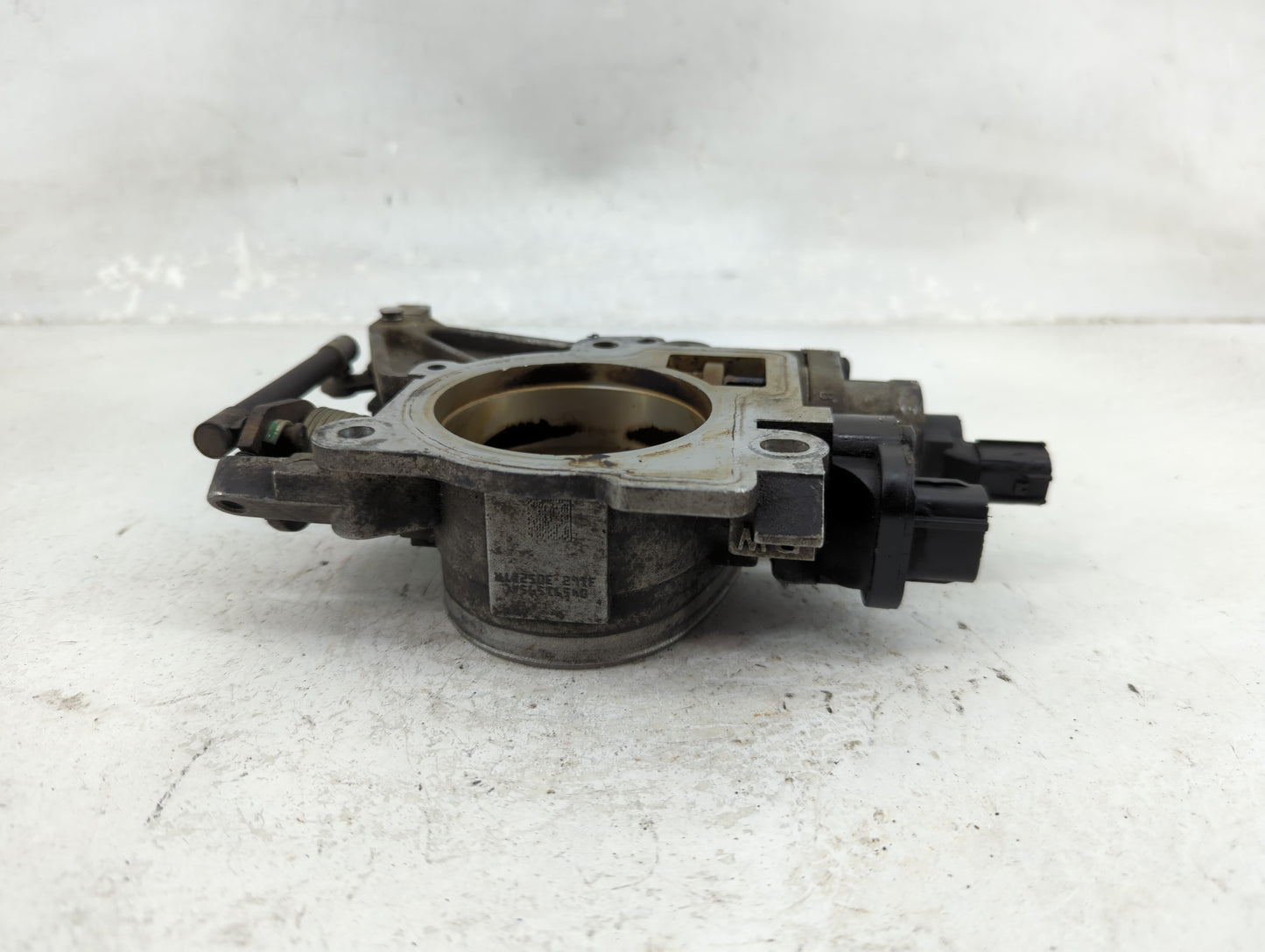 2003-2004 Chrysler 300m Throttle Body Fits Fits 2003 2004 OEM Used Auto Parts - Oemusedautoparts1.com