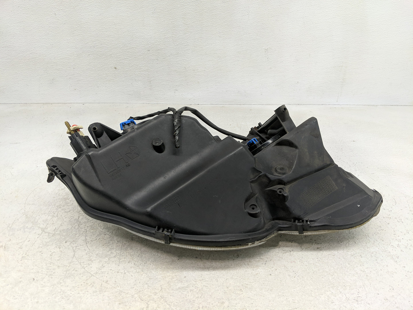 1999-2004 Chrysler 300m Driver Left Oem Head Light Headlight Lamp - Oemusedautoparts1.com