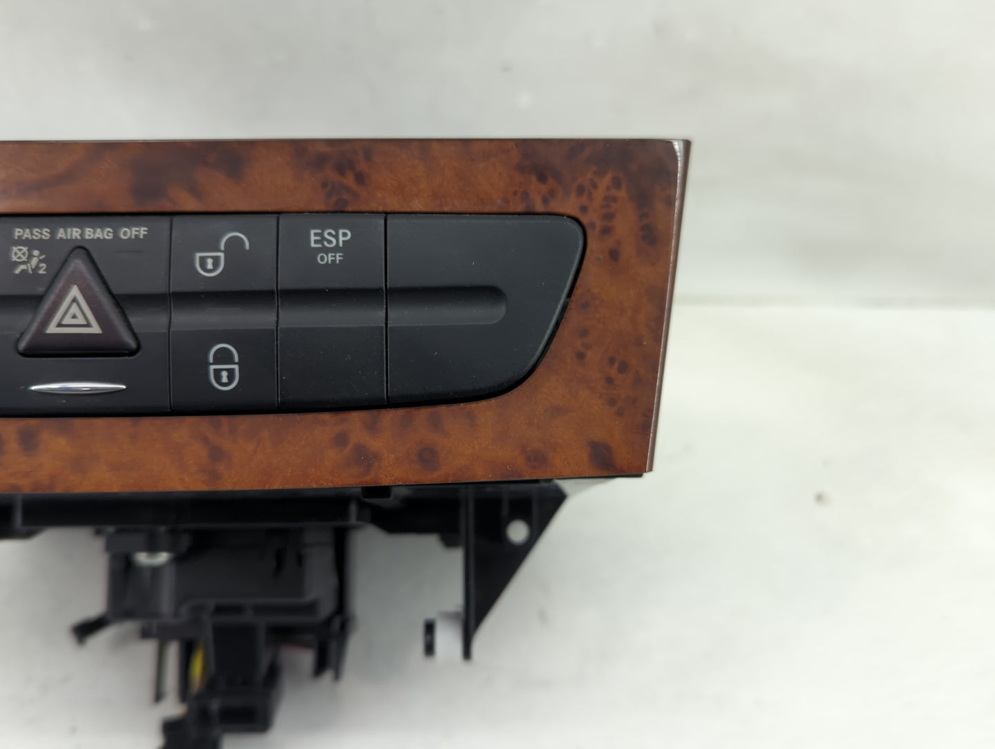 2003 Chrysler E Class Radio AM FM Cd Player Receiver Replacement P/N:A 211 870 02 89 Fits OEM Used Auto Parts - Oemusedautop