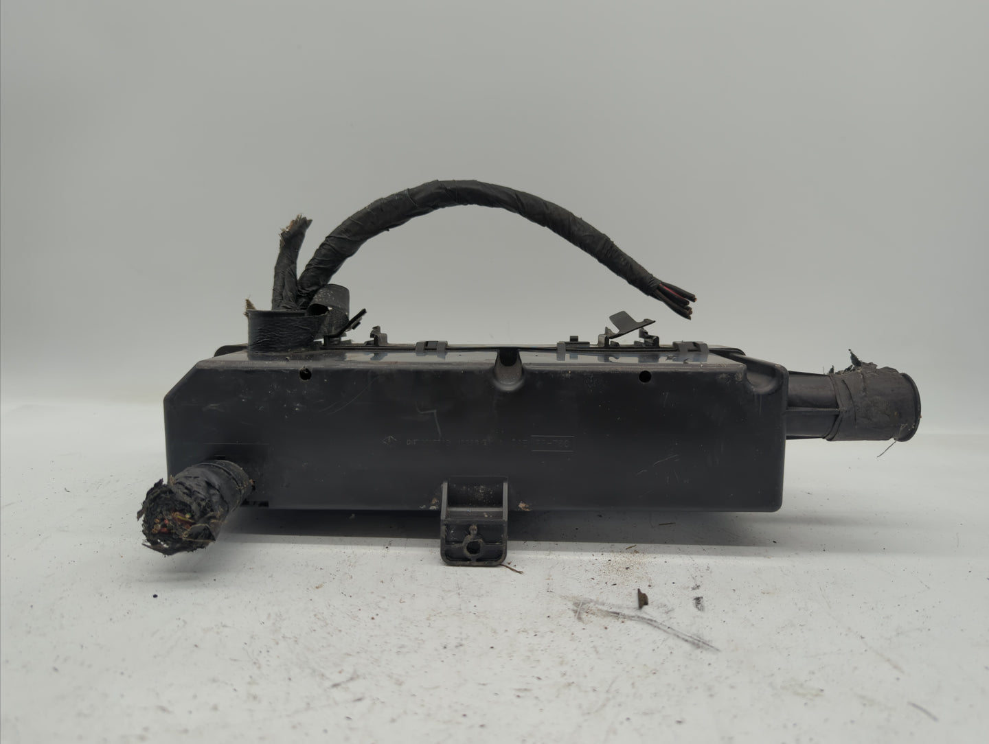 2000-2001 Chrysler Lhs Fusebox Fuse Box Panel Relay Module P/N:P05081004AA P05081000AC Fits Fits 2000 2001 2002 2003 2004 OE