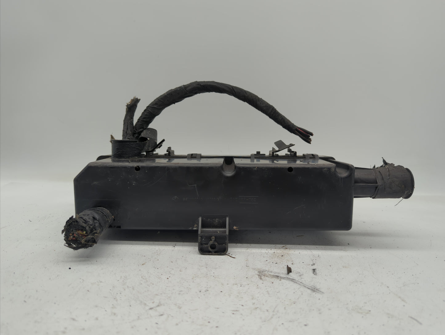 2000-2001 Chrysler Lhs Fusebox Fuse Box Panel Relay Module P/N:P05081004AA P05081000AC Fits Fits 2000 2001 2002 2003 2004 OE