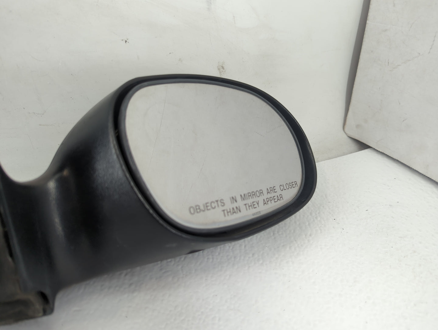 2001-2004 Chrysler Pt Cruiser Passenger Side View Mirror - Right Door Mirror OEM Used - Oemusedautoparts1.com
