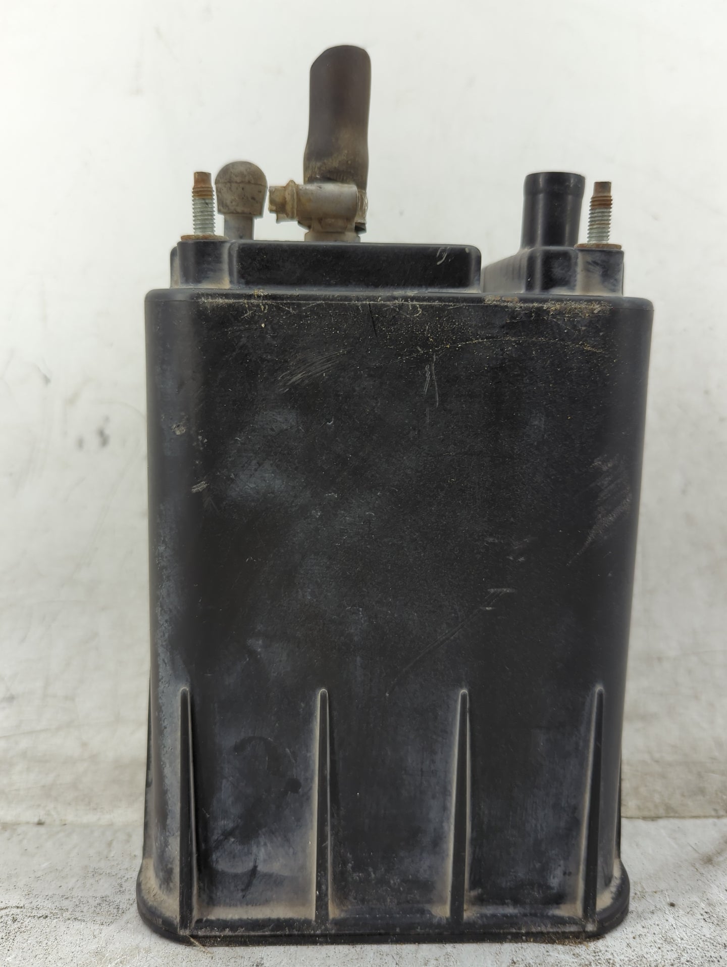 2003 Chrysler Pt Cruiser Fuel Vapor Charcoal Canister - Oemusedautoparts1.com