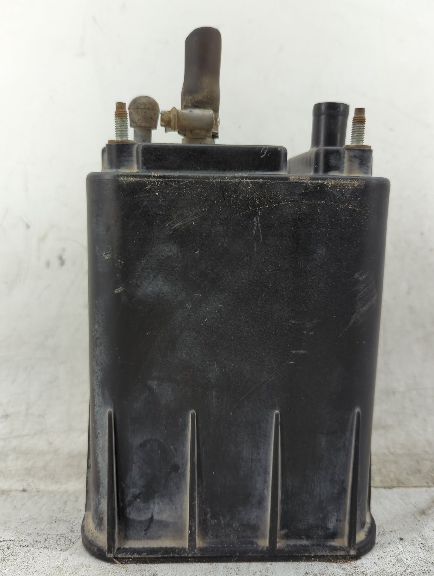 2003 Chrysler Pt Cruiser Fuel Vapor Charcoal Canister - Oemusedautoparts1.com