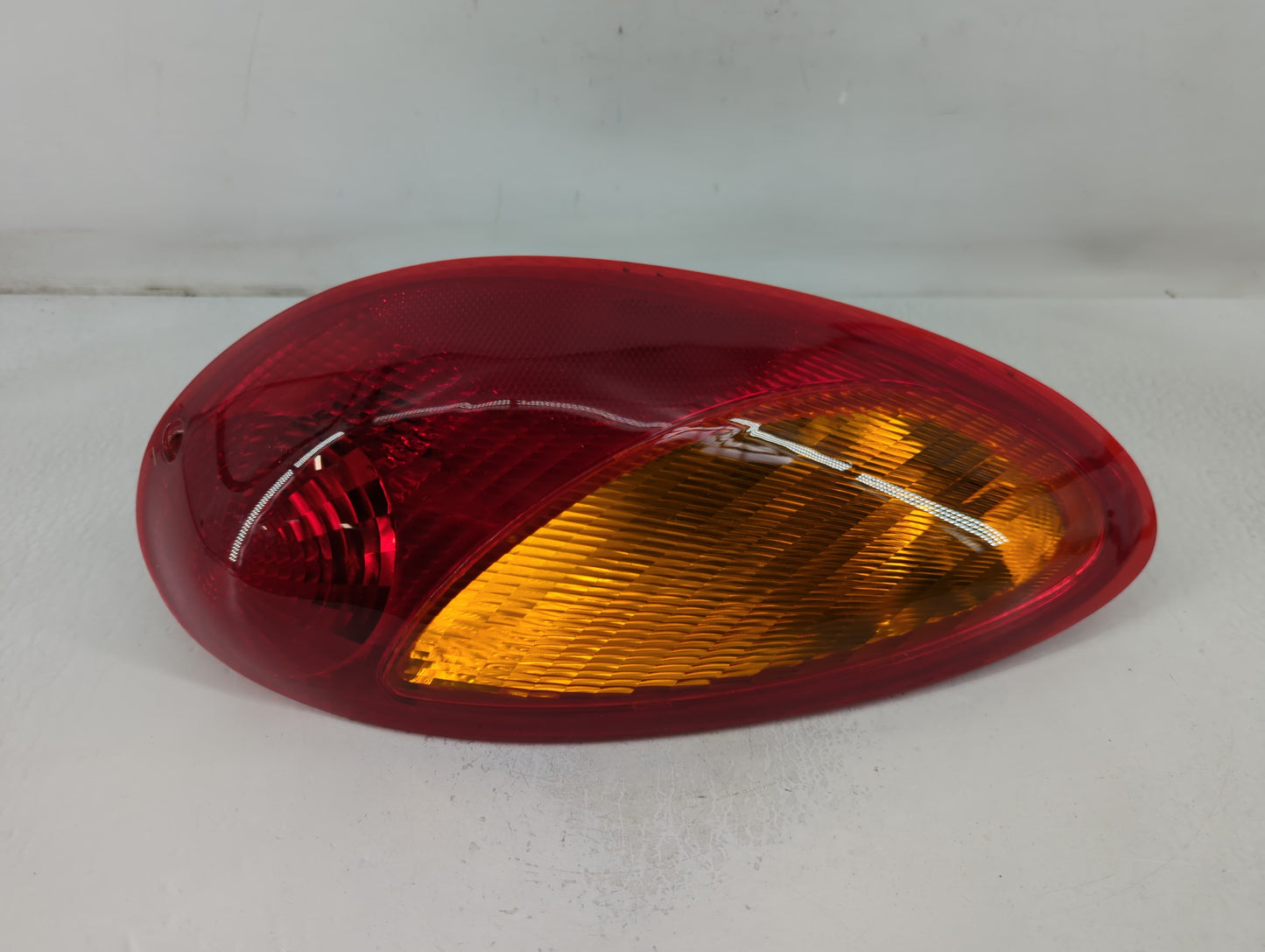 2001-2005 Chrysler Pt Cruiser Tail Light Assembly Driver Left OEM P/N:20191028 333-1931L-AC Fits Fits 2001 2002 2003 2004 20
