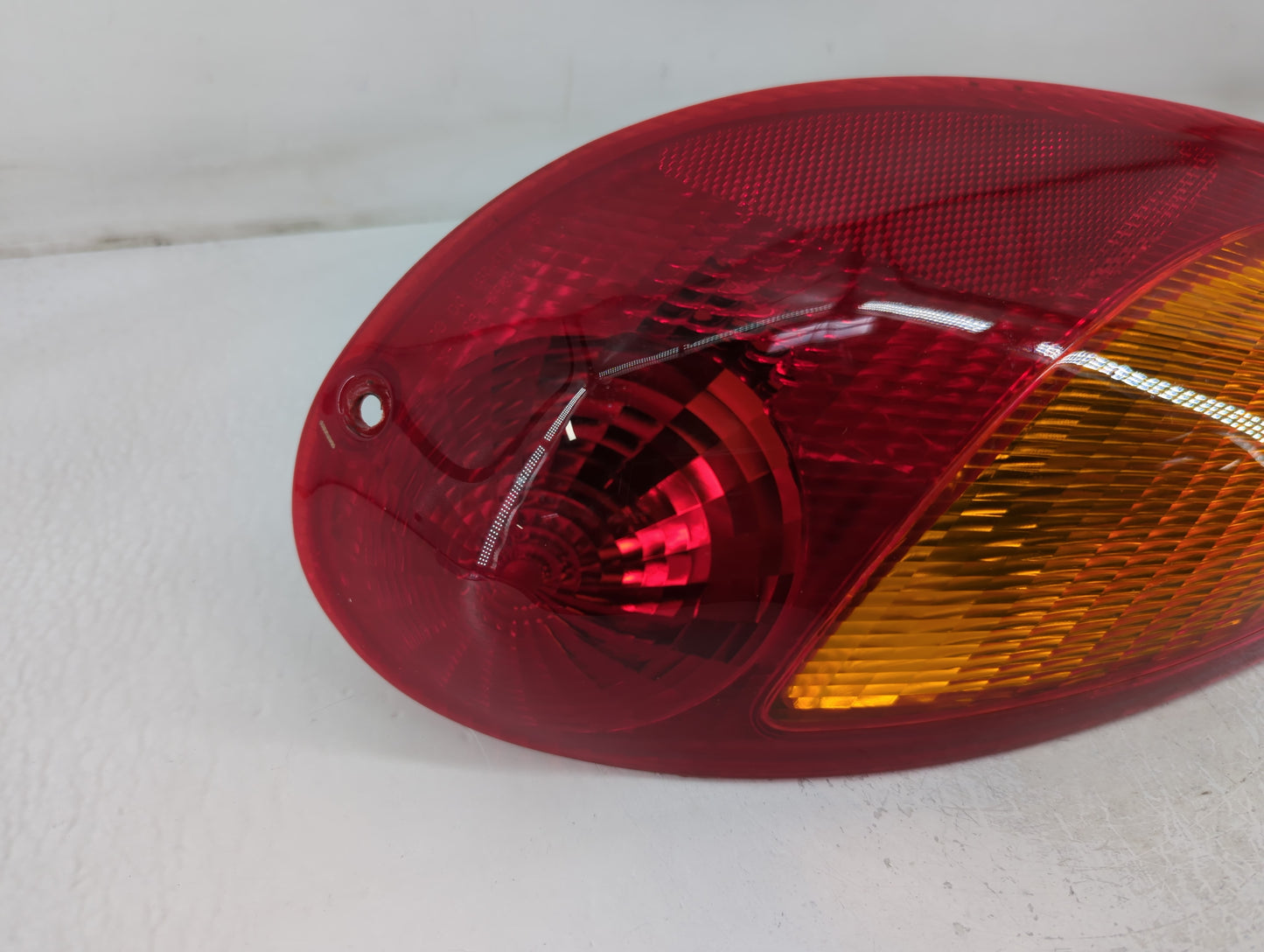 2001-2005 Chrysler Pt Cruiser Tail Light Assembly Driver Left OEM P/N:20191028 333-1931L-AC Fits Fits 2001 2002 2003 2004 20