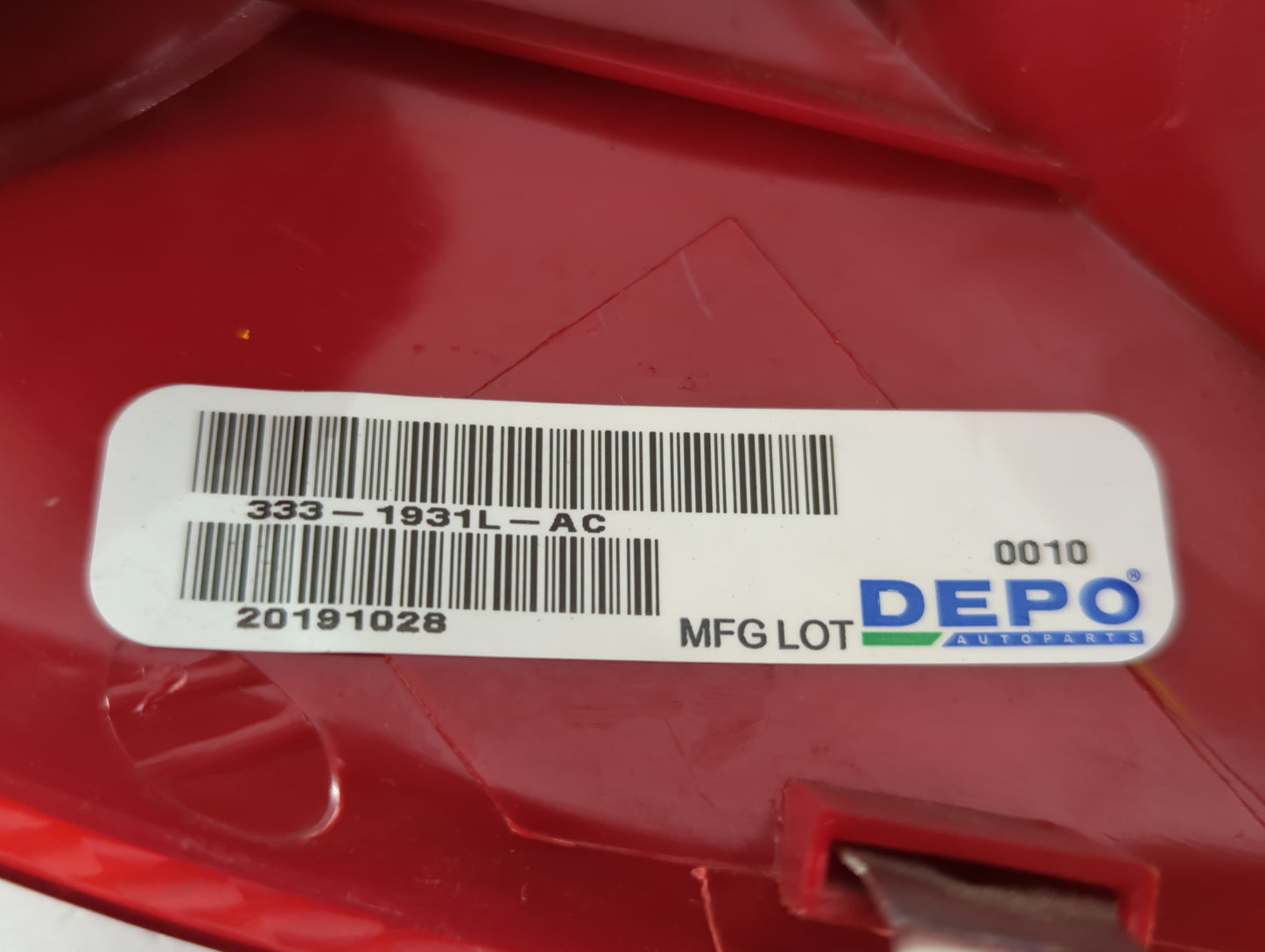 2001-2005 Chrysler Pt Cruiser Tail Light Assembly Driver Left OEM P/N:20191028 333-1931L-AC Fits Fits 2001 2002 2003 2004 20