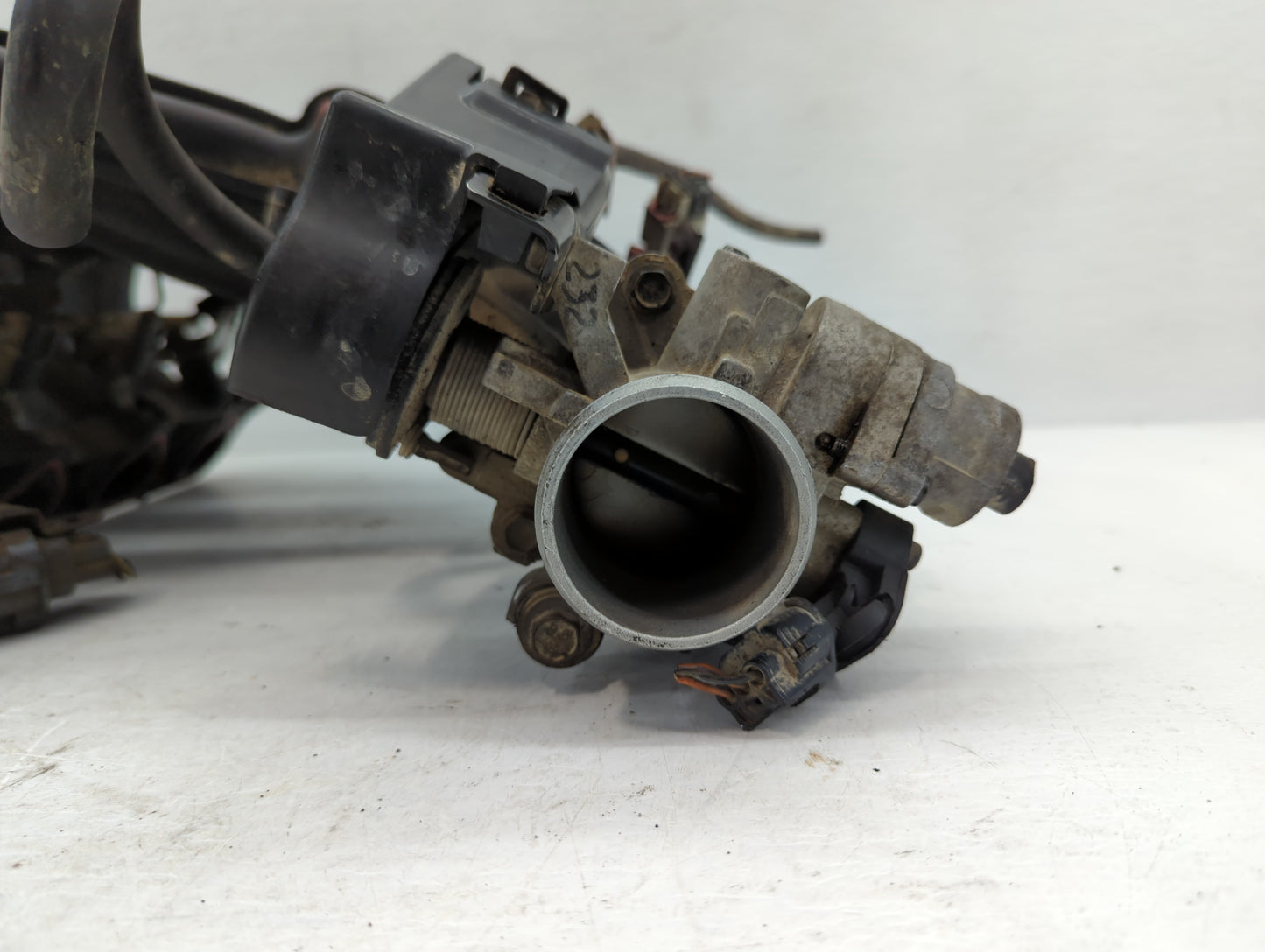 2003-2004 Chrysler Pt Cruiser Air Intake Manifold P/N:04884437AA Fits Fits 2003 2004 OEM Used Auto Parts - Oemusedautoparts1