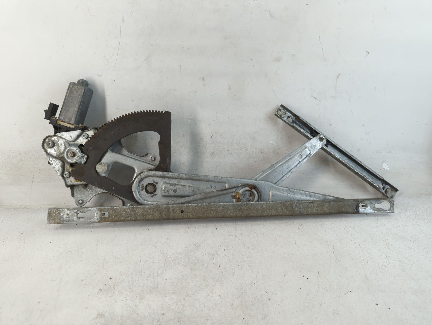 2001-2005 Chrysler Sebring Passenger Front Right Power Window Motor - Oemusedautoparts1.com