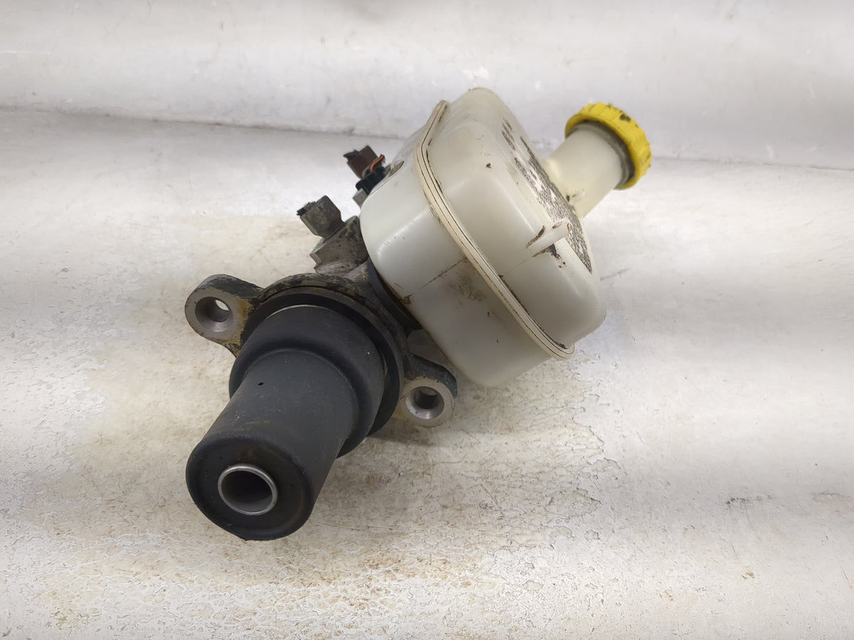2001-2007 Dodge Caravan Brake Master Cylinder 1513133 - Oemusedautoparts1.com