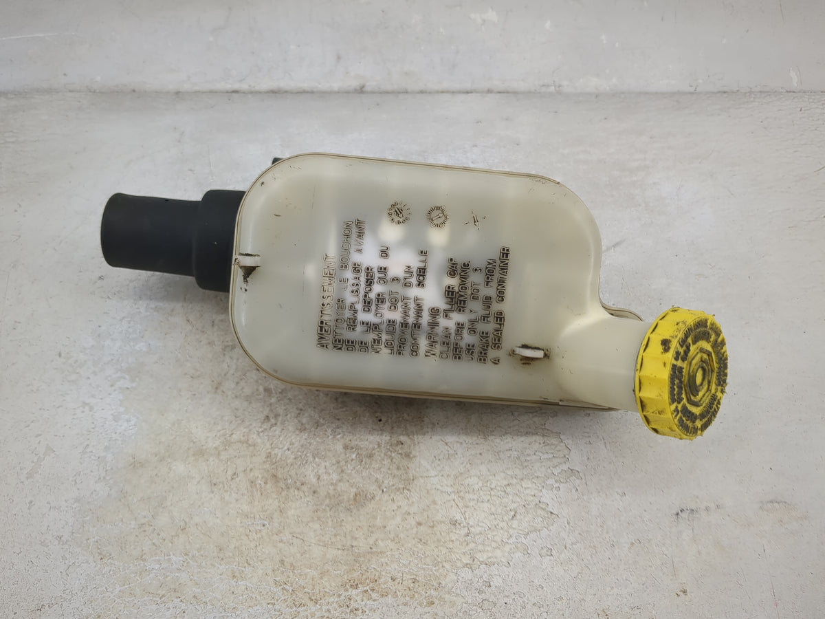 2001-2007 Dodge Caravan Brake Master Cylinder 1513133 - Oemusedautoparts1.com