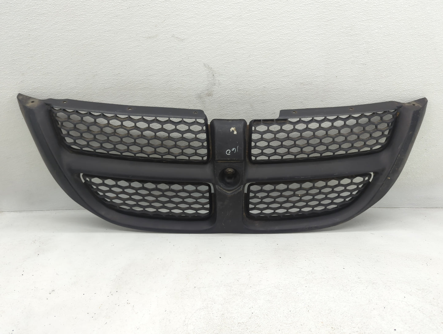 2001-2004 Dodge Caravan Front Grille Bumper Not Included - Oemusedautoparts1.com