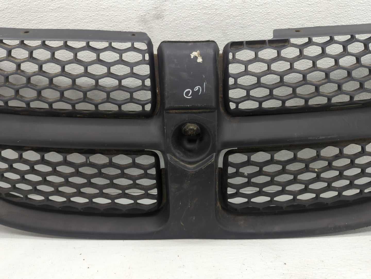 2001-2004 Dodge Caravan Front Grille Bumper Not Included - Oemusedautoparts1.com