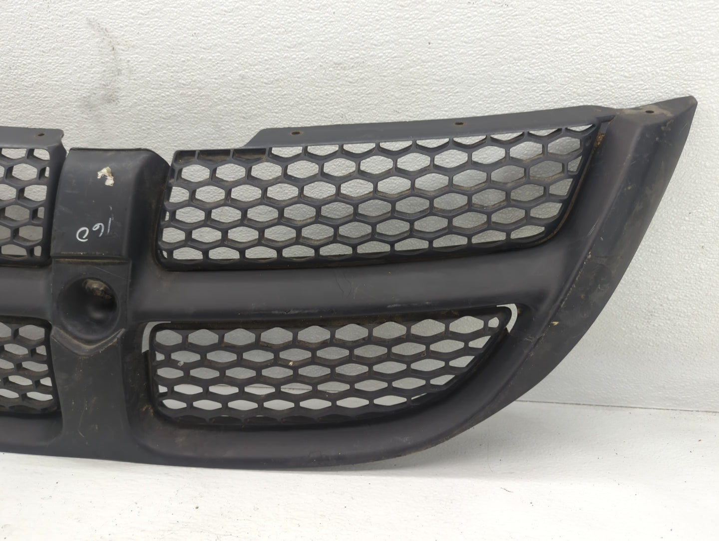 2001-2004 Dodge Caravan Front Grille Bumper Not Included - Oemusedautoparts1.com