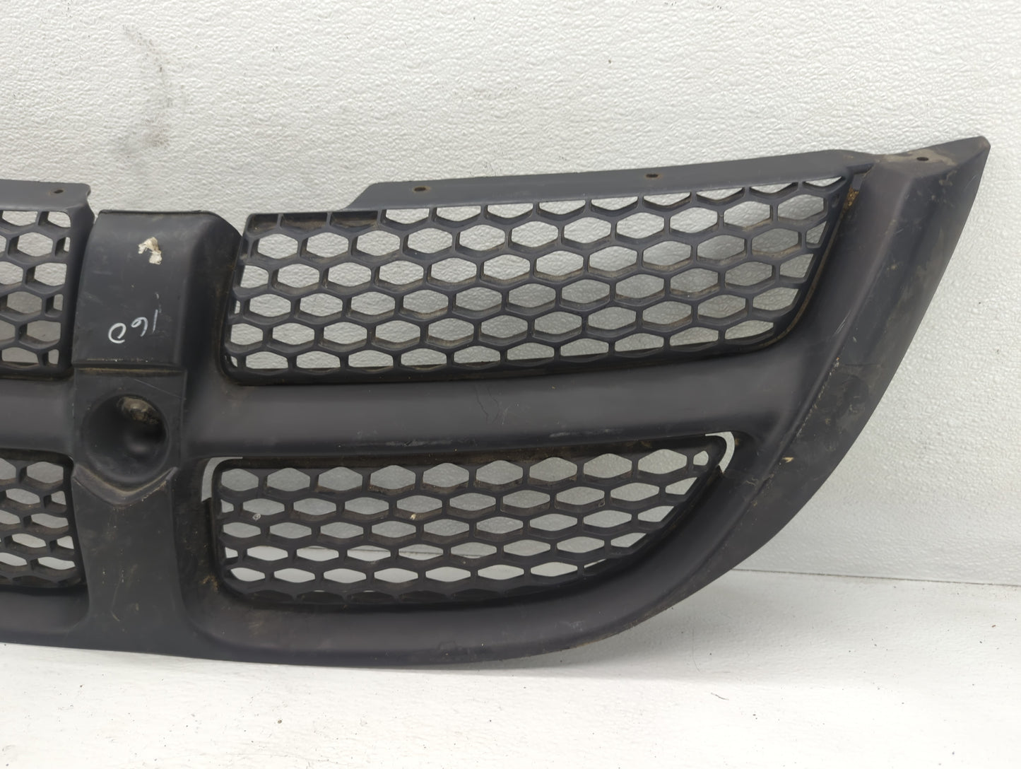 2001-2004 Dodge Caravan Front Grille Bumper Not Included - Oemusedautoparts1.com