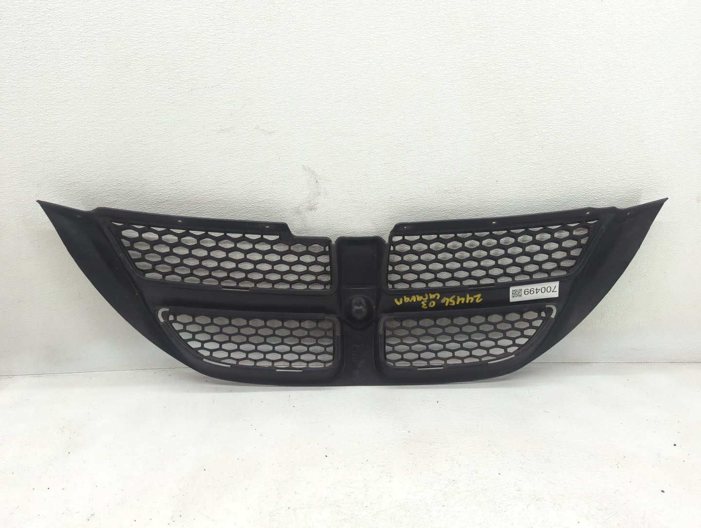 2001-2004 Dodge Caravan Front Grille Bumper Not Included - Oemusedautoparts1.com