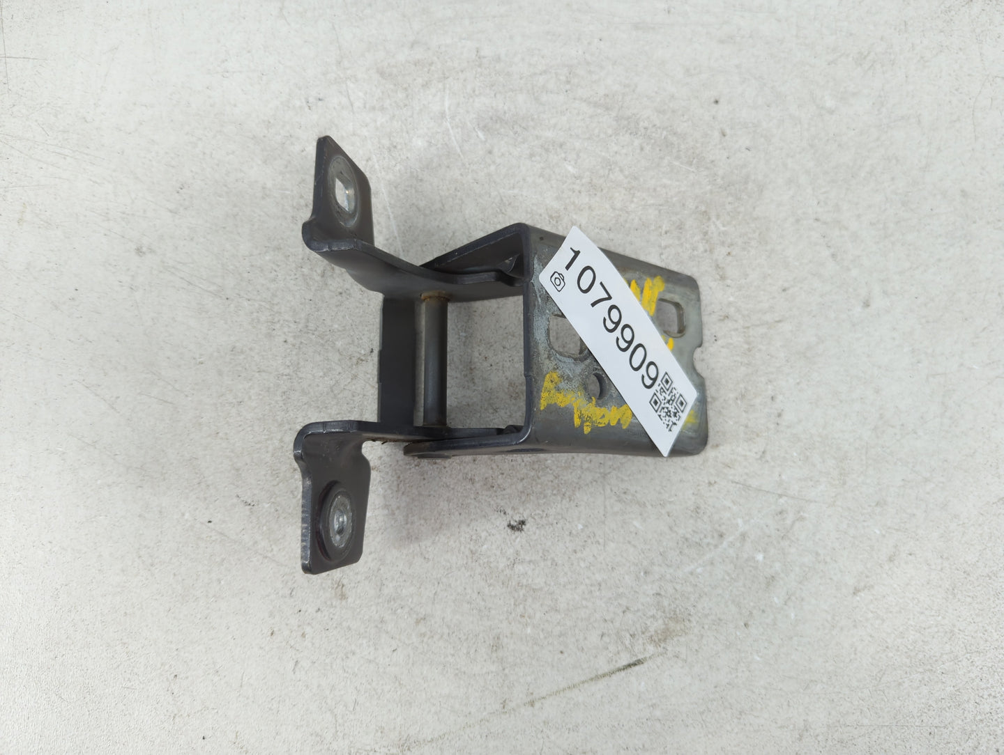 2003 Dodge Durango Driver Left Hood Hinge 1079909 - Oemusedautoparts1.com