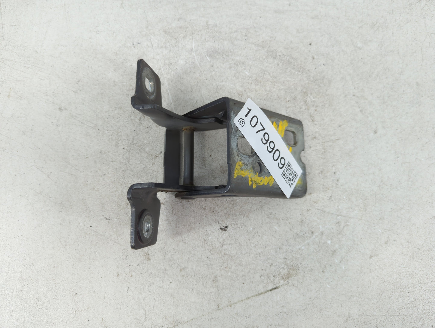 2003 Dodge Durango Driver Left Hood Hinge 1079909 - Oemusedautoparts1.com