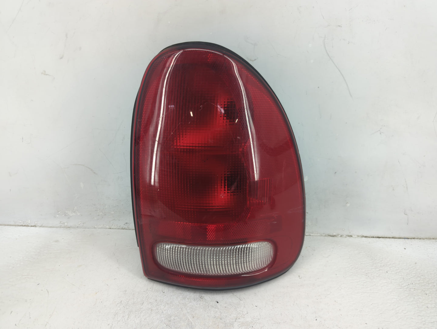 1998-2003 Dodge Durango Tail Light Assembly Passenger Right OEM P/N:4576362 Fits Fits 1996 1997 1998 1999 2000 2001 2002 200