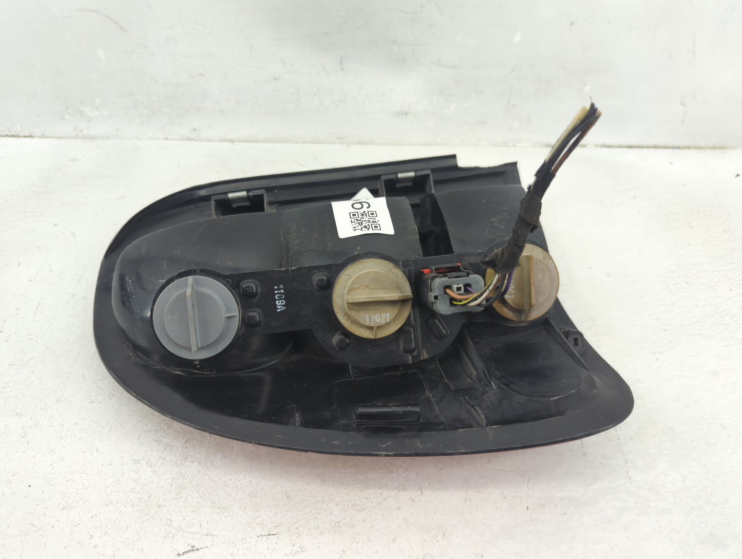 1998-2003 Dodge Durango Tail Light Assembly Passenger Right OEM P/N:4576362 Fits Fits 1996 1997 1998 1999 2000 2001 2002 200