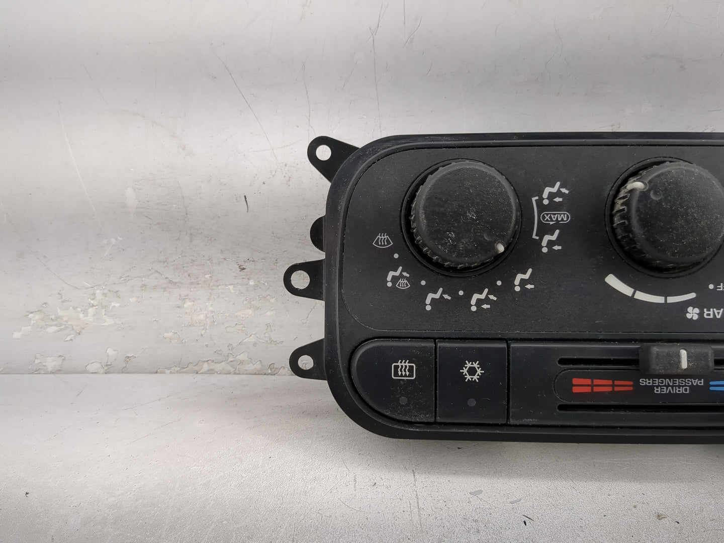 2002-2003 Dodge Durango Climate Control Module Temperature AC/Heater Replacement P/N:P55056249AE Fits Fits 2002 2003 OEM Use
