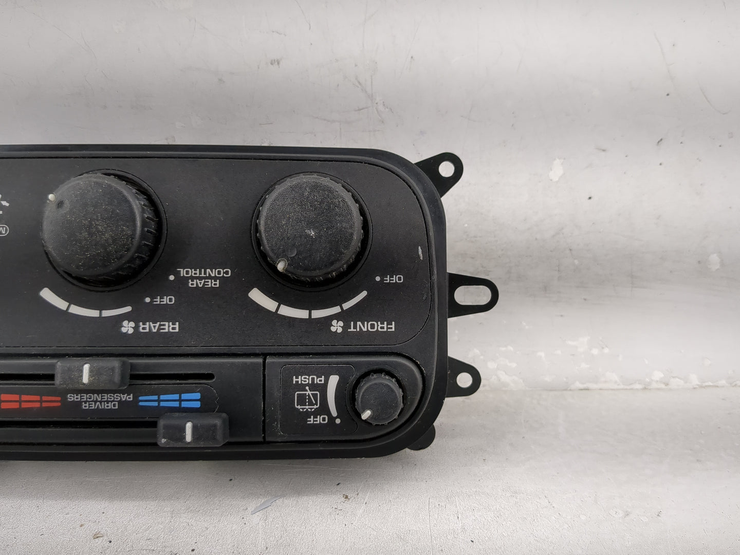 2002-2003 Dodge Durango Climate Control Module Temperature AC/Heater Replacement P/N:P55056249AE Fits Fits 2002 2003 OEM Use